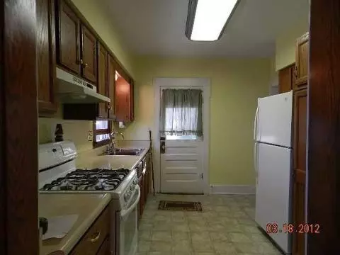 817 Center, Jackson, MI 49202 photo 3