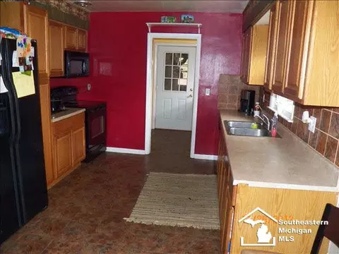 1042 Mapleway, Temperance, MI 48182 photo 3