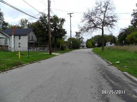 33 Taylor St, Pontiac, MI 48342 photo 3