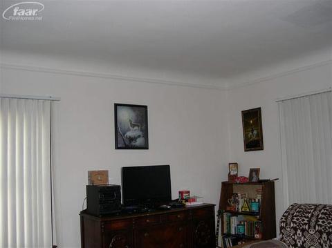 913 Young St, Flint, MI 48503 photo 4