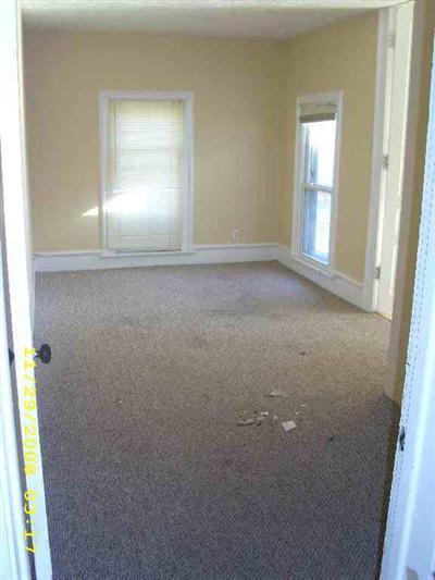205 E Oliver St, Owosso, MI 48867 photo 2