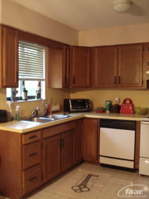 309 Oak St, Flushing, MI 48433 photo 3