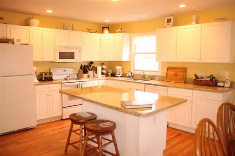 3853 E Highlander, Ann Arbor, MI 48108 photo 2