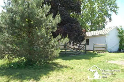 1848 W Sterns, Temperance, MI 48182 photo 3