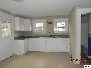 823 E Butler, Adrian, MI 49221 photo 2