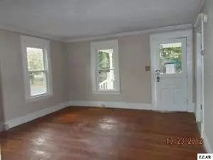 823 E Butler, Adrian, MI 49221 photo 3