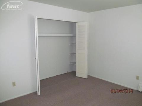 211 N Hazelton St, Flushing, MI 48433 photo 8