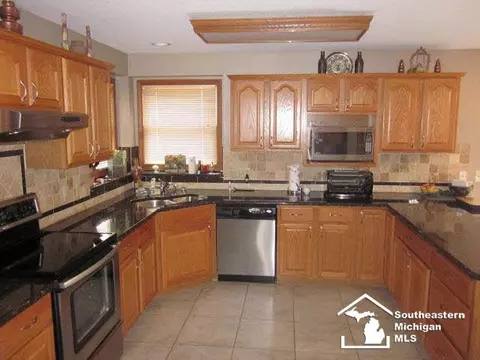 6752 Lockmill, Temperance, MI 48182 photo 3