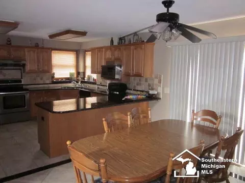 6752 Lockmill, Temperance, MI 48182 photo 4
