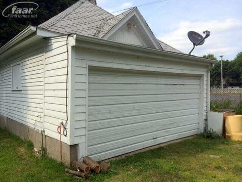 627 E 2nd St, Flint, MI 48503 photo 5