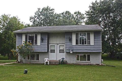6037 Johnson Rd, Flushing, MI 48433 photo 2