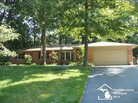 7666 Apache, Temperance, MI 48182 photo 1