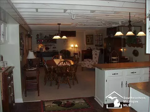 7666 Apache, Temperance, MI 48182 photo 12