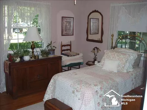 7666 Apache, Temperance, MI 48182 photo 8