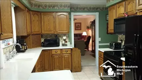 7666 Apache, Temperance, MI 48182 photo 4