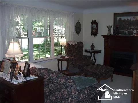7666 Apache, Temperance, MI 48182 photo 6