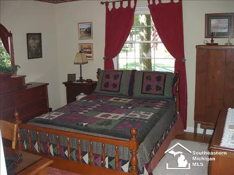 7666 Apache, Temperance, MI 48182 photo 9
