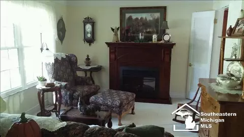 7666 Apache, Temperance, MI 48182 photo 2