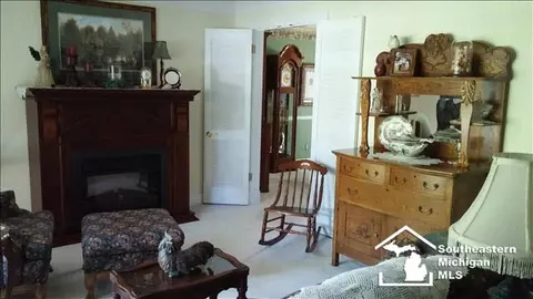 7666 Apache, Temperance, MI 48182 photo 3