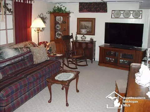 7666 Apache, Temperance, MI 48182 photo 11