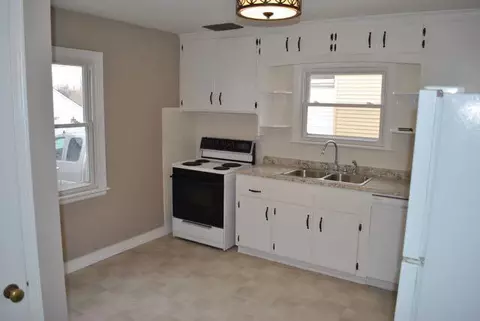522 Bentley, Monroe, MI 48162 photo 3