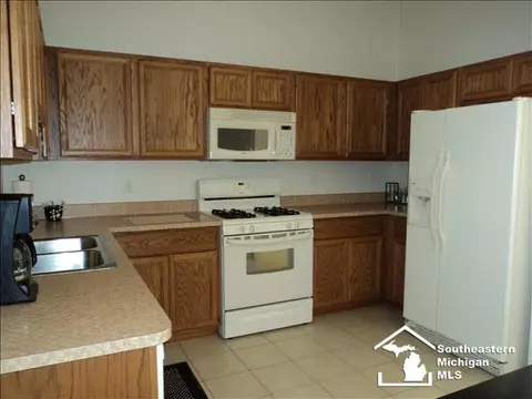 934 May, Monroe, MI 48161 photo 6