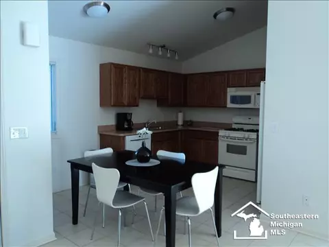 934 May, Monroe, MI 48161 photo 4