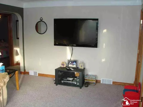3658 N Custer, Monroe, MI 48162 photo 2