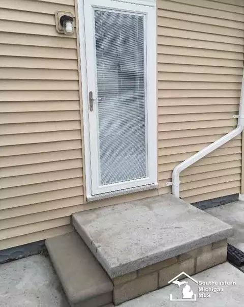 653 Bentley, Monroe, MI 48162 photo 8