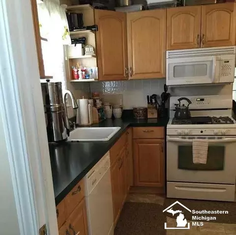 653 Bentley, Monroe, MI 48162 photo 7