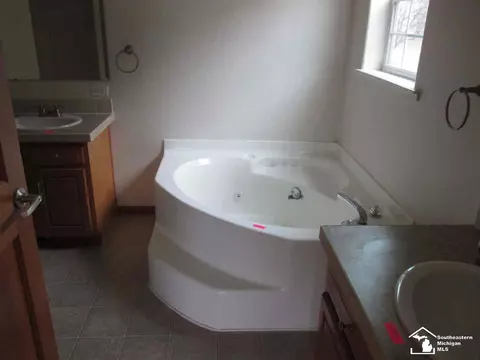 6685 Stadler, Monroe, MI 48162 photo 7