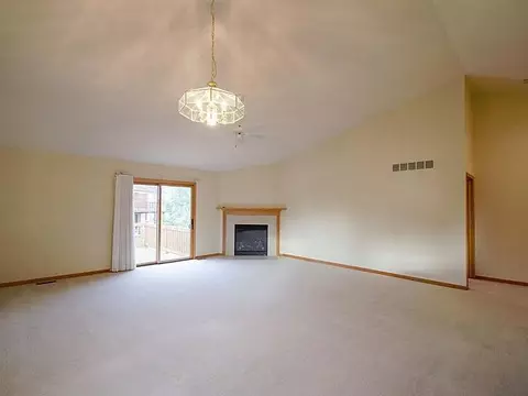 523 Sycamore Cir, Saline, MI 48176 photo 4