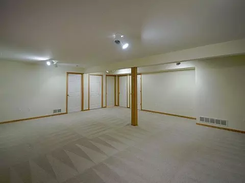 523 Sycamore Cir, Saline, MI 48176 photo 27