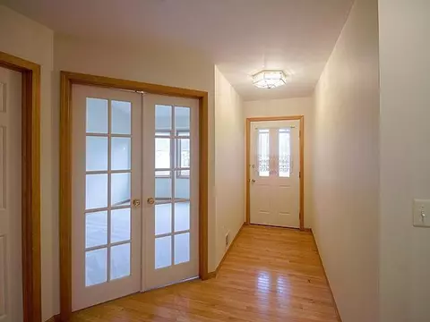 523 Sycamore Cir, Saline, MI 48176 photo 2