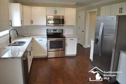 275 Armitage, Monroe, MI 48162 photo 3