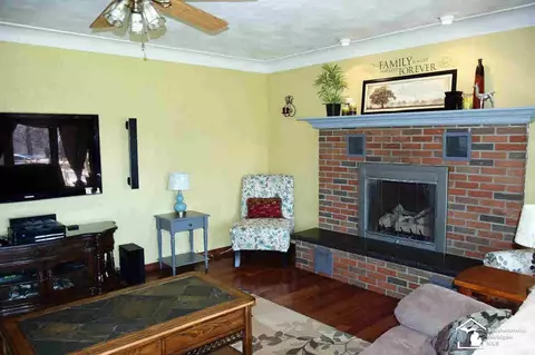 10200 Crabb, Temperance, MI 48182 photo 4