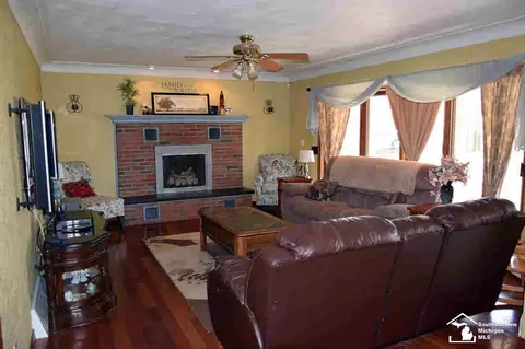 10200 Crabb, Temperance, MI 48182 photo 3