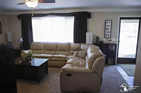 1638 Longfellow, Temperance, MI 48182 photo 6