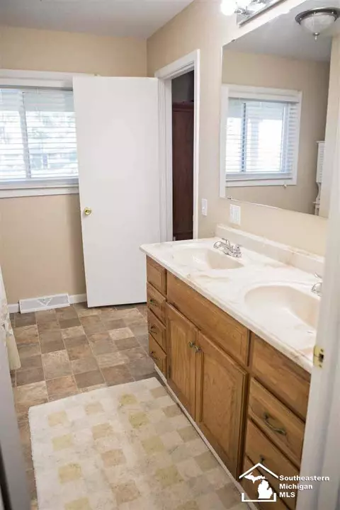 1638 Longfellow, Temperance, MI 48182 photo 9
