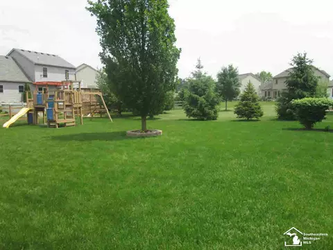 566 Webber, Temperance, MI 48182 photo 5