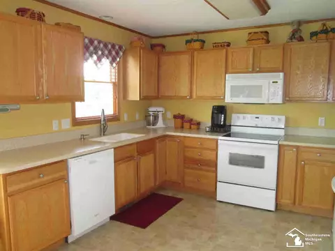 566 Webber, Temperance, MI 48182 photo 12