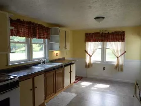 822 Whitney, Jackson, MI 49202 photo 2