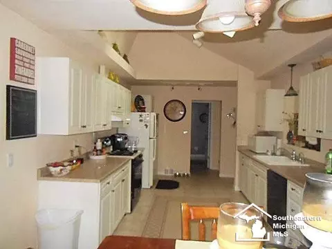 8809 Crabb, Temperance, MI 48182 photo 9