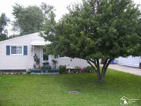 124 Kessler, Monroe, MI 48162 photo 2