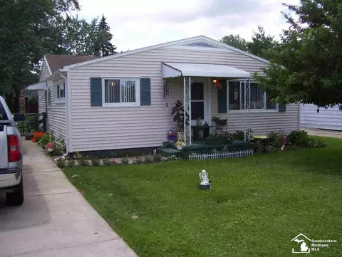124 Kessler, Monroe, MI 48162 photo 1