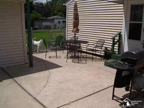 124 Kessler, Monroe, MI 48162 photo 4