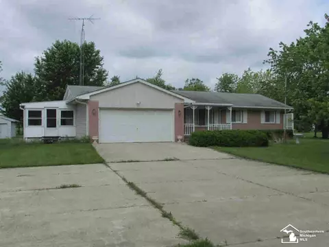 2730 Nadeau, Monroe, MI 48162 photo 1