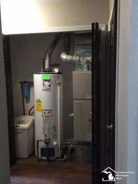 10815 Secor, Temperance, MI 48182 photo 4