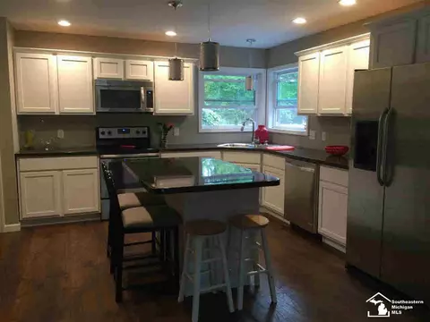 10815 Secor, Temperance, MI 48182 photo 2