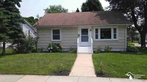 202 Tremont, Monroe, MI 48162 photo 1